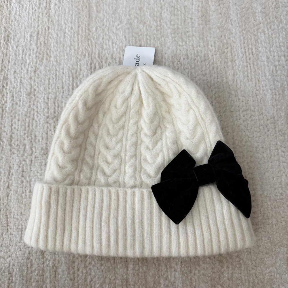 NWT Kate Spade Ivory Cable Knit Hat with Black Bow